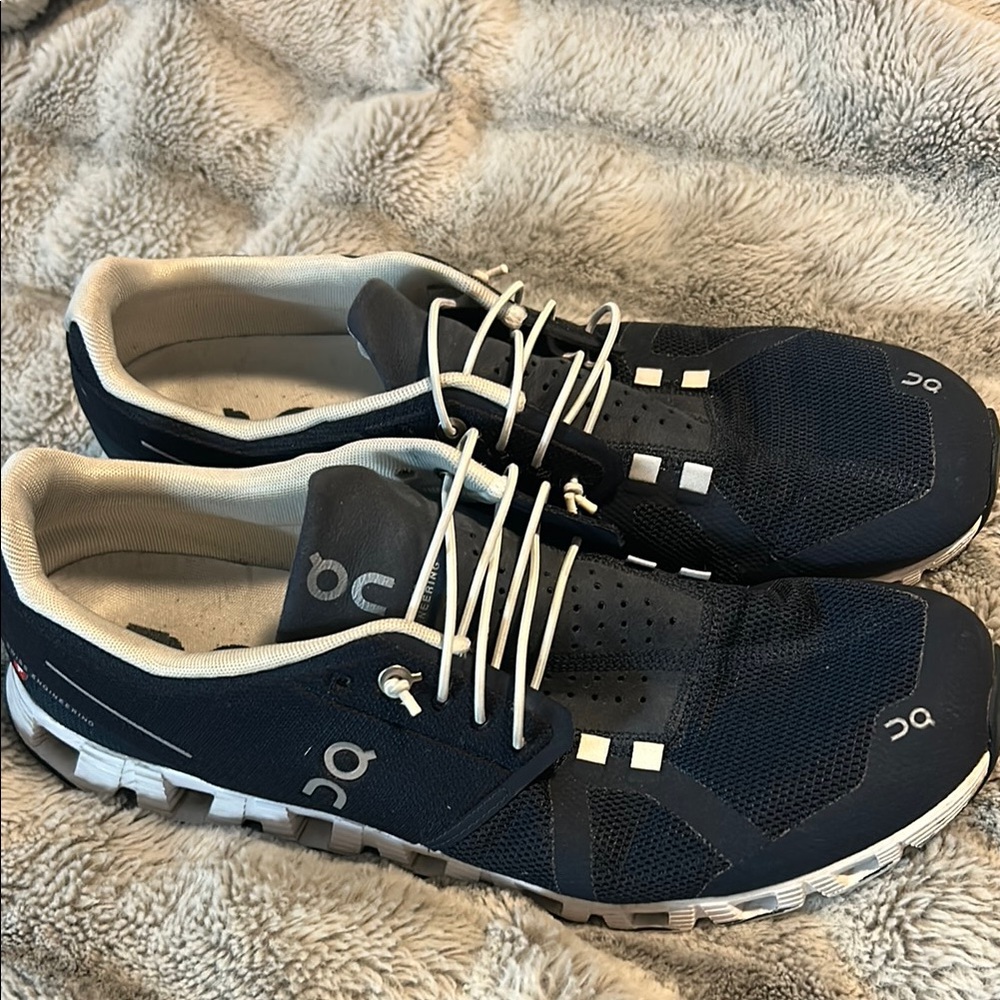 On Cloud sneakers. Size 11.5